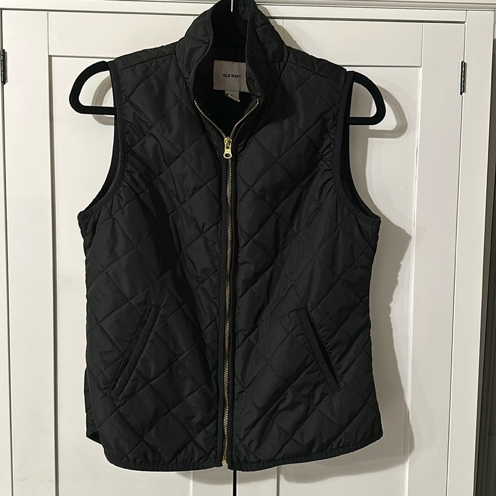 Old Navy Women’s Black Quilted Vest size S Petite